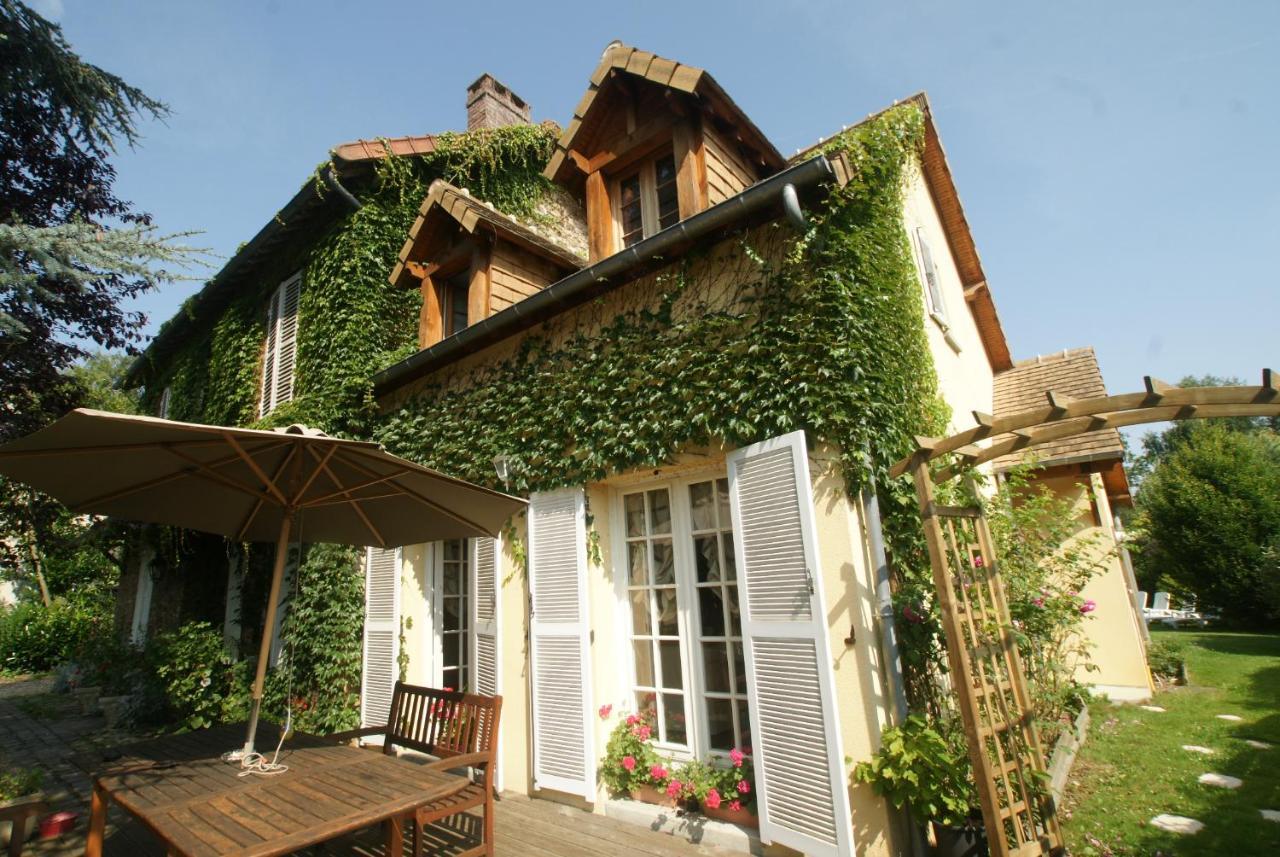 Le Cedre Bleu Bed & Breakfast Grosrouvre Dış mekan fotoğraf