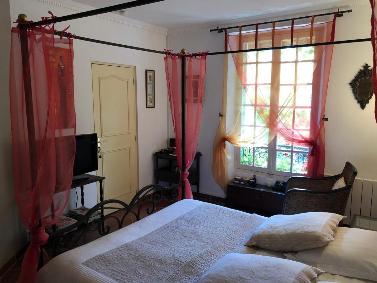 Le Cedre Bleu Bed & Breakfast Grosrouvre Dış mekan fotoğraf